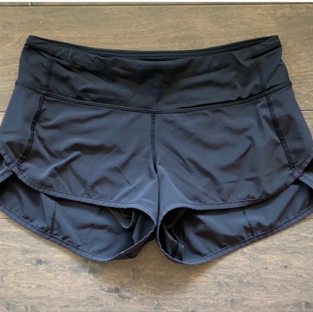Lululemon speed-up shorts 2.5"